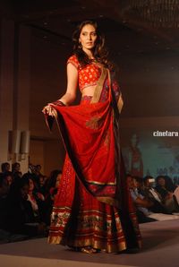 Bruna Abdullah looks stunning red lehenga #lehenga #choli #indian #shaadi #bridal #fashion #style #desi #designer #blouse #wedding #gorgeous #beautiful