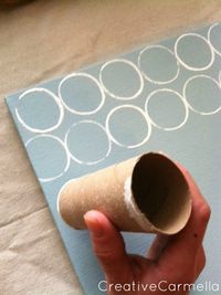 Easy circles--geometric painting with toilet paper roll. Quick and easy craft project, especially for stationary or gift wrap! [via Creative Carmella: "Toilet Paper Roll Painting.....A DIY project"]