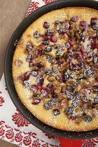 Skillet Cranberry Buckle is a beautiful and delicious cake that's perfect for anything from breakfast to dessert. - Bake or Break #cranberries #fruitbuckle #skilletdessert