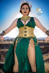 You are a goddess of enormous power. It all lives inside of you. You simply have to manifest her. 

Find out how to manifest your inner goddess and boldly take up space
#goddess #greengold #boulderco #photography