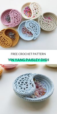 Yin Yang Paisley Dish Free Crochet Pattern - This is a dishcloth pattern that I designed. It is very simple to do. It is made out of 2 colors of yarn. It is fast and easy to make. I used a worsted weight acrylic yarn. I used a worsted weight cotton yarn for the contrasting colors. #home #crochet