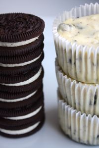 oreos & cream cheesecake cupcakes