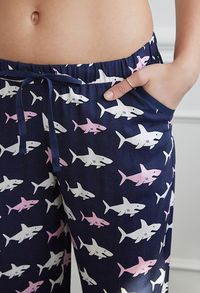 Pantalon de Nuit à Imprimé Requins - Lingerie & Vêtements de Détente - 2000131544 - Forever 21 EU Français