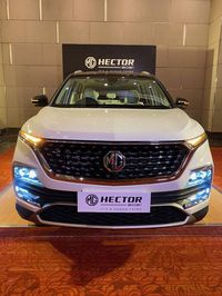 Here is a luxurious white colour MG Hector hybrid sharp internet inside 2021 car model. #luxuriousmghectorcars #whitecolourmghectorcarmodels #mghectorcarinteriorblack