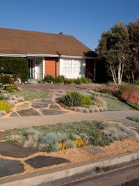 Outside-the-Box-Xeriscape - Home Decorating Trends - Homedit