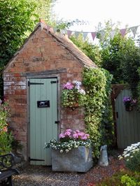 Forgot to say that the fabulous bunting was made to order by Charlie Rose Vintage. Please check out https://www.etsy.com/uk/shop/charlierosevintageuk