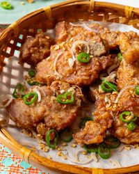 Salt and Pepper Pork Chops is a favorite favorite Cantonese dish and always a hit with the kids. Salt and Pepper pork chops is an easy-to-make dish at home!