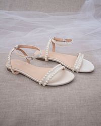 Classy satin flat sandals with a mini pearls and ankle strap. Effortless yet adorable to wear on your favorite occasion. Can be pair with dress or casual look.DETAILS:COLORS AVAILABLE: IvoryUPPER: Synthetic upper and liningMATERIALS: Mandmade outsoleSTYLE NAME: MADDY