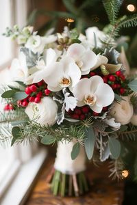 32+ Lush Winter Wedding Bouquets to Make Your Day Unforgettable – CL Weddings