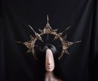 The Angel Halo Headpiece is an exquisite and haunting accessory that exudes an aura of dark elegance, making it the perfect choice for a Halloween costume or a gothic-themed photo shoot.  The crown is available in different colors (see last photo). The crown in the photo in old gold color.