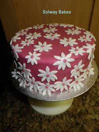 6 inch Daisy cake - moist mud cake with dark chocolate ganache and covered with fondant and daisy decorations!