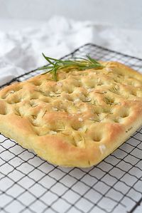 Focaccia bread topped with olive oil, herbs, and coarse salt This easy and delicious recipe is the perfect amount for 2-4 people.