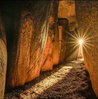 Happy Winter Solstice! Today is always significant day here in the Boyne Valley. ✨ As the shortest day of the year, today also marks a time where the sun can be seen rising above Newgrange. On a clear day, the sunlight filters into its more than 5,200 year old burial chambers and illuminates its passage. A spectacular sight for the lucky few that are granted access to behold this event, as the sun rises higher, the beam widens so that the whole chamber is dramatically illuminated. We consider ourselves extremely lucky to live in such close proximity to the jewel in the crown of Ireland's Ancient East. It’s just one of the reasons we were compelled to name our business 'Newgrange Gold'. 💛