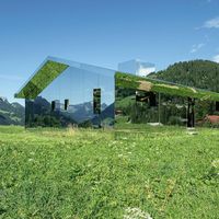 Hiking Patrol® on Instagram: “Mirage Gstaad, a mirrored house in the Swiss Alps. #miragegstaad #dougaitken #hikingpatrol”