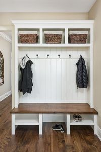 Modern Farmhouse Mudroom Hall Tree with Bench, Hooks and Cubbies #modernfarmhouse #modernfarmhousedecor  #mudroom  #mudroomideas