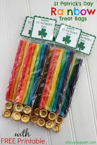 St Patrick's Day Rainbow Treat Bags with FREE Printable. Perfect inexpensive idea. I made these for the kiddos!