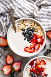 These quick and easy, high-protein Whipped Cottage Cheese Bowls, topped with fruit and almonds, are perfect for breakfast or as a snack. #breakfast #snack #highprotein #cottagecheese #healthyrecipes #weightwatchersrecipes #weightwatchersbreakfast #weightwatchersdessert