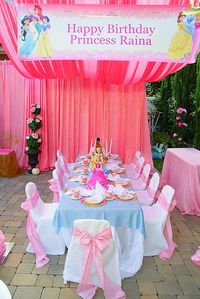 disney princess party.... i cant lie.. i would settle for this birthday party for my 20th! :)