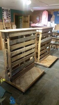 DIY Pallet Shelves