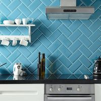 Our Metro Teal ceramic wall tiles have a bevelled edge and are perfect to add a splash of colour to your kitchen or bathroom. These teal metro tiles are suitable for wet rooms and showers.