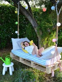 mommo design - WELCOME SUMMER! outdoor pallet swing