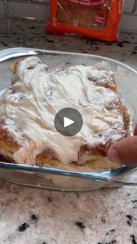 1.1M views · 9.6K reactions | This recipe is just too easy! ❤️⬇️⬇️The actual recipe ⬇️⬇️1 or 1/2 c stick melted butter split 1/4 c brown sugar 1 tsp cinnamon Hawaiian sweet rollsRemaining 1/4 melted butter 1/4 c brown sugar 1 tsp cinnamon #EasyRecipe #Yummy #CinnamonRollRecipe #Delicious #Simpl #MomLife #chef #Food #Omggg #FYP #Dearborn #Detroit #Dearborn Heights #FunFood #Kid #Kids #Recipe | Summers Homemade Meals