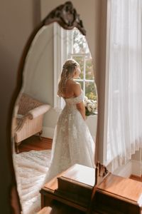 I am always looking for ways to use mirrors during bridal portraits because they bring such a classy vibe. The Inn at Vint hill has the best getting ready rooms with such beautiful light.