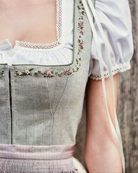 Lena Hoschek | Tradition • Trachten | Olivia Dirndl | lavender.birdette