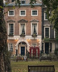 This is my little tribute to @lundonlens who is one of the best photographers on instagram taking shots around London. Berkeley Square is a historic, elegant garden square in Mayfair, London, known for its 18th-century architecture and lush greenery. Surrounded by grand townhouses, it has long been a fashionable area. The square hasn’t been treated well over the years with three sides being filled with low quality modern architecture but this one side gives a glimpse of former beauty and el...