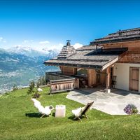 Enjoy the stunning views from the sun-trapped garden at Chalet Le Dahu. Discover more via the link. #nendaz #swissalps #luxurychalet #moutnainviews