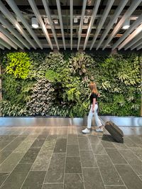 🌿 Immerse in the beauty of the Greenworks indoor vertical garden. The Arlanda Airport project showcases nature's harmony and aesthetic. Discover how this green wall transforms spaces and brings a breath of fresh air. #ArchitonicProductPick #InteriorLovers #InteriorDesire #DesignInspo #Walldecoration #Soundabsorption #Living #Greenwalls