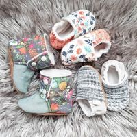 Create your own customized, one of a kind baby shoes with this pattern with detailed tutorial with loads of step by step pictures.  