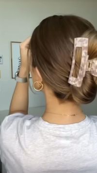 claw clip hairstyle for long/mid hair by @shoptonirose