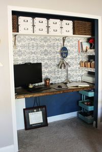 Turn that extra closet into a usable workspace and now you have a cloffice! Click here for 20 Closet Office Design Ideas. #thecraftyblogstalker #cloffice #workspace #desk