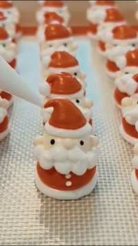 Spread festive cheer with adorable Santa meringues! Learn how to create these whimsical treats that add a touch of sweetness to your holiday celebrations. Pin now and make your Christmas extra special with these delightful Santa-inspired delights! 🎅🍬 #SantaMeringues #ChristmasTreats #HolidayBaking