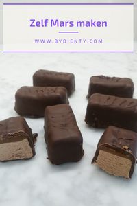 Chocolade nougat met een stevige karamel omringt door chocolade.