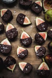 Dark chocolate dipped figs: the easiest seasonal dessert you hadn't thought of (until now!). Finished with a generous sprinkle of flaky salt, these are a crowd-pleasing, healthy(ish) dessert option, especially perfect for a crowd. They're also naturally gluten free, vegan and nut free! #chocolatedippedfigs #figs #darkchocolate #vegan | crowdedkitchen.com