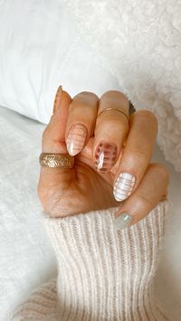 Snake nails