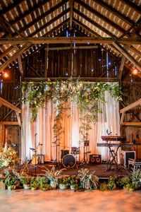 22 Wedding Band Staging Décor Ideas