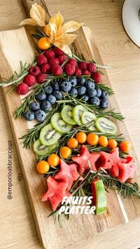 emporioabbracciopt on Instagram: Uma Fruits Platter fofa e fácil pra você fazer na sua ceia de Natal! . Solte a imaginação e coloque as frutinhas de sua preferência! .…