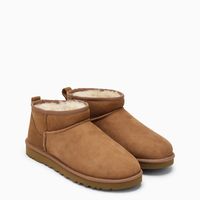 Chestnut-coloured suede low boot by UGG, featuring regenerated wool lining, reversed sheepskin upper, round toe and Treadlite sole by UGG.Upper: 100% Shearling / Lining: 80% Regenerated wool - 20% Lyocell / Embroidery: 100% Polyester / Rubber sole