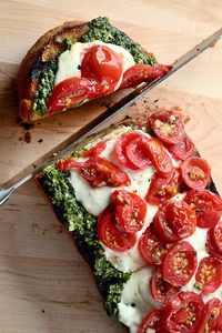 Caprese Pesto Garlic Bread #appetizer #pesto #caprese