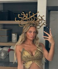 medusa halloween costumes gold #halloween #costumes #halloweencostumeideas #halloween2024 #gold #medusa #october #spooky #collegehalloween