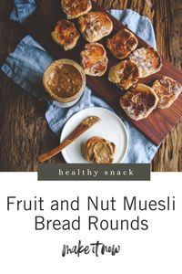 This fruit and nut muesli bread rounds recipe is a healthy snack! Find the recipe on the blog!