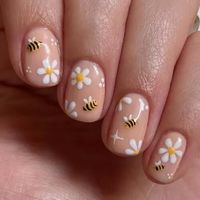 Get buzzy with unique nail art designs featuring cute bumble bees! Check out our latest bee nail designs inspiration for your next manicure. Elevate your nail game with bee-inspired designs that are both cute and stylish. Short or long bumble bee nail art, coffin or square honey bee nail ideas - we have it all!