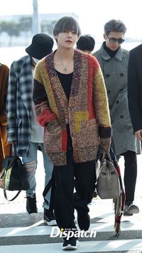 Kim Taehyung GUCCI BTS airport fasion AMA 2017