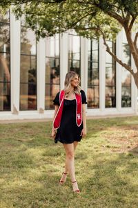 Obsessed with these senior photos shot on campus at the University of Houston