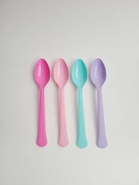 25ct Assorted pastel colored forks including pink,  light pink, baby blue,  lavender purple Lightweight and elegant . Perfect for birthdays, holidays, bridal showers, weddings, parties and more! (Please note that though these complement our unicorn forks they have different handle designs than the forks)