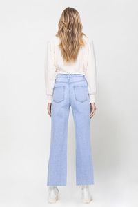 Vintage Ankle kick flare // Non-Stretch denim // Raw Edge Hem Distressed Detail // Super high waisted // Relaxed legs // Ankle length // Authentic rigid jeans texture RISE: 11 1/2" / INSEAM: 28'' / LEG OPENING: 19'' 100% COTTON MODEL