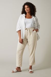 Refresh your wardrobe with the Evans Beige Brown Linen Blend Trousers. These trousers feature a timeless beige-brown hue and a breathable linen blend fabric that's perfect for sunny days. The versatile design makes these trousers an ideal choice, pair with a t-shirt and trainers to finish the look.